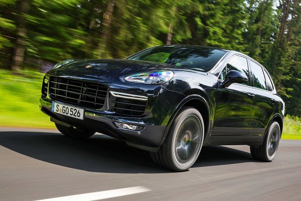 Porsche Cayenne Turbo S (2015 г., 4,8 л, 570 к.с.) - 15,5 л/100 км
